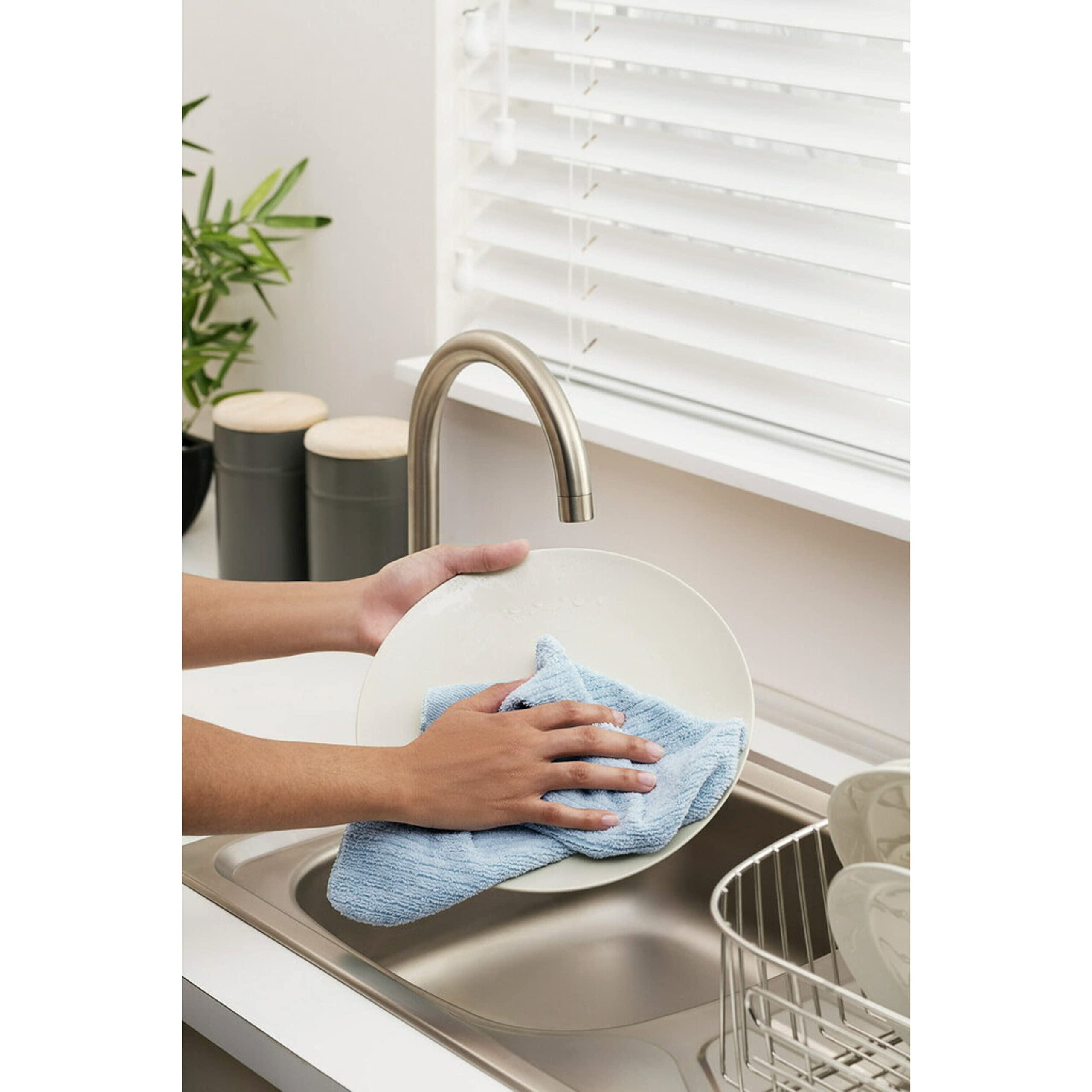 Scotch-Brite 3-in-1 Microfiber Kitchen Cloth (Pack of 2) - Image 3
